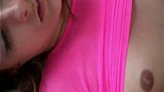 Девушка из колледжа раздевается за деньги - порно видео