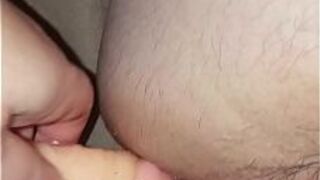 Он любит, когда я привязал его тугую задницу - порно видео
