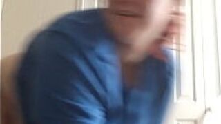 Нет работы, так что давай трахаться - порно видео