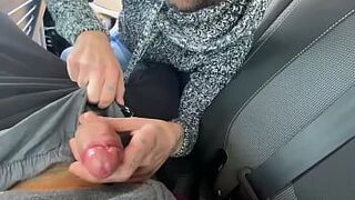 Гей-парень получает сперму в рот от натурального друга! (любительское) - порно видео