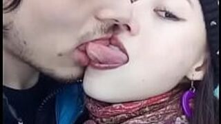 Лесбиянки целуются - порно видео