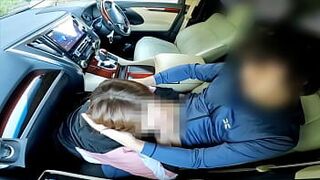 Пришла с мужем в спортзал, вышла по дороге и занялась сексом в машине с изменником - порно видео
