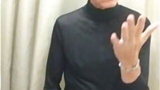 Трансвистит мастурбирует ест Кончить - порно видео